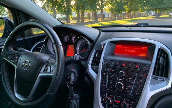 Opel Astra cena 31500 przebieg: 240000, rok produkcji 2012 z Ciechanowiec małe 106